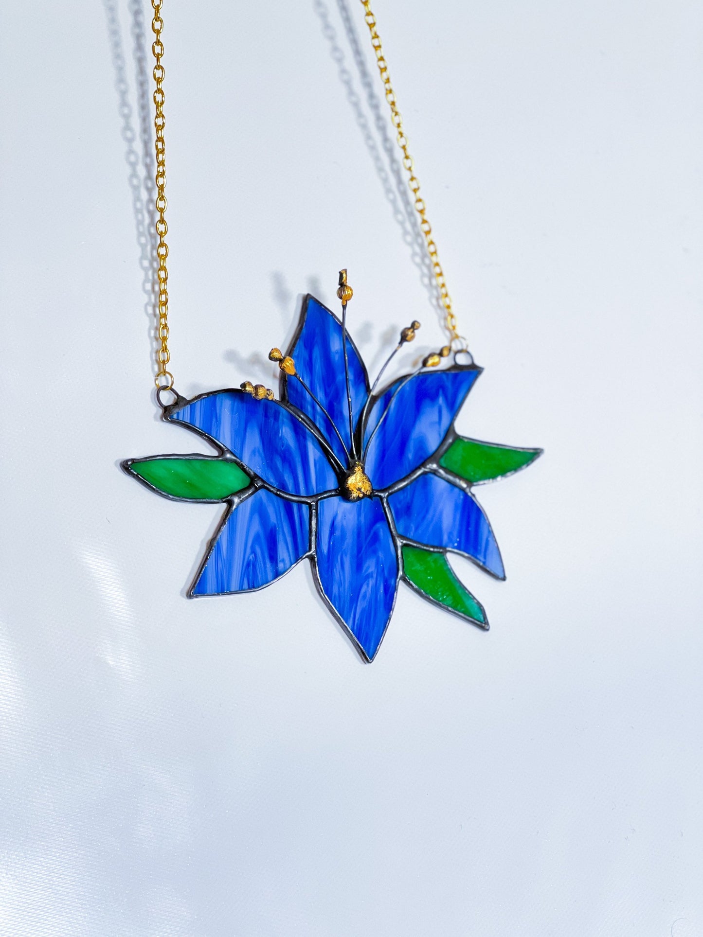 Buntglas-Lilie-Blume-Sonnenfänger, Fenster-hängendes Blumen-Geschenk