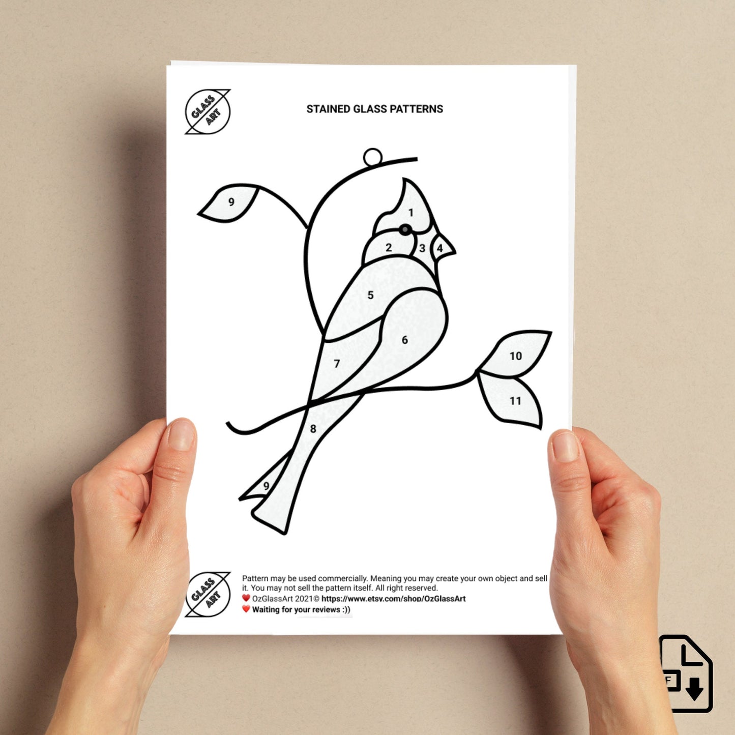 Rotes Kardinal-Sonnenfängermuster aus Buntglas