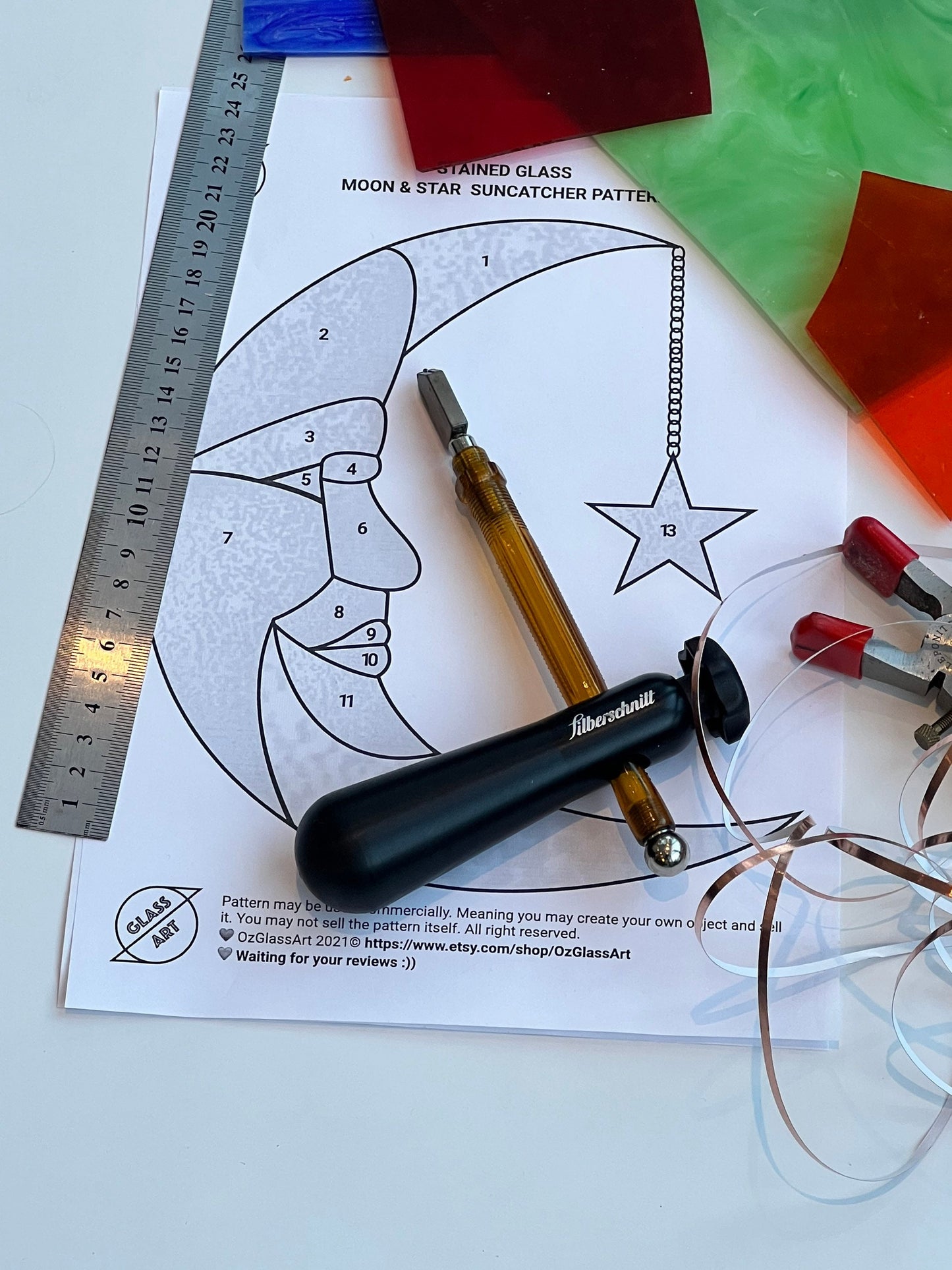 Buntglas-Mondsichel-Sonnenfänger im PDF-Format