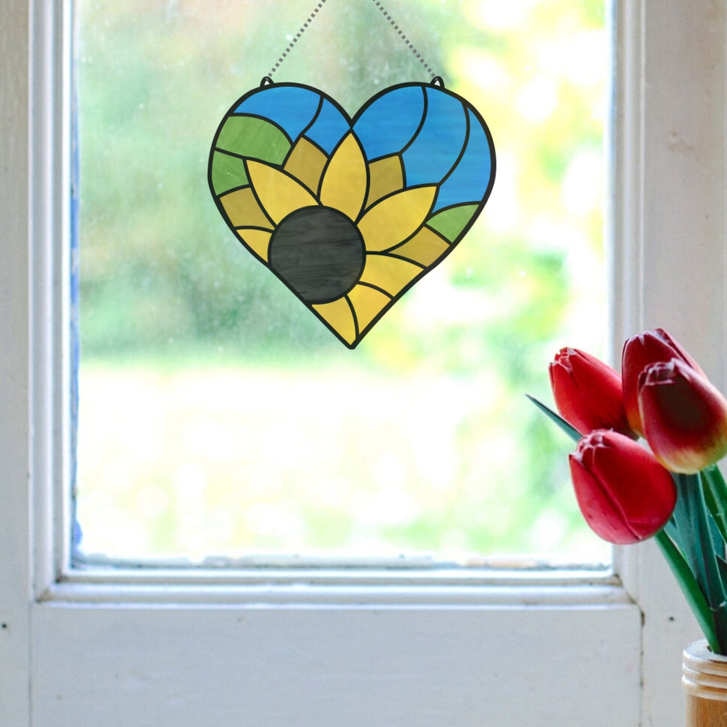 Buntglas-Herz-Sonnenfänger-Muster mit Sonnenblume