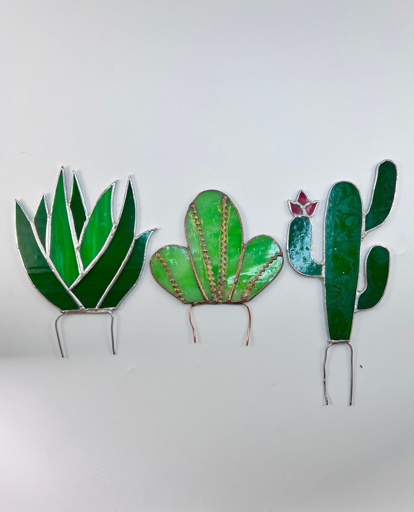 Buntglas-Pflanzenstab • Buntglas-Kaktus und Agavenblätter