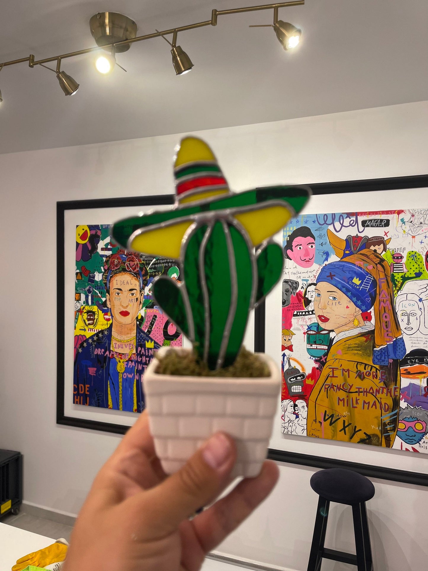 Buntglas-Kaktus mit Sombrero-Hut • Kaktus-Pflanzenstecker • Einzigartiges Geschenk