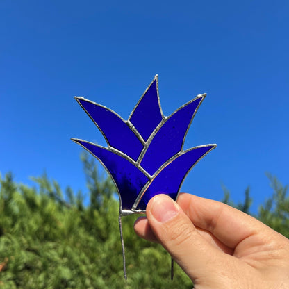Blauer Agaven-Sonnenfänger aus Buntglas – Agaven-Pflanzenstecker aus Buntglas